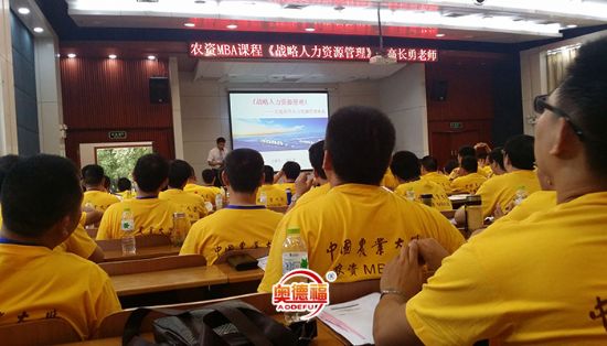 點(diǎn)擊查看詳細(xì)信息<br>標(biāo)題：總經(jīng)理在農(nóng)大學(xué)習(xí) 閱讀次數(shù)：6476