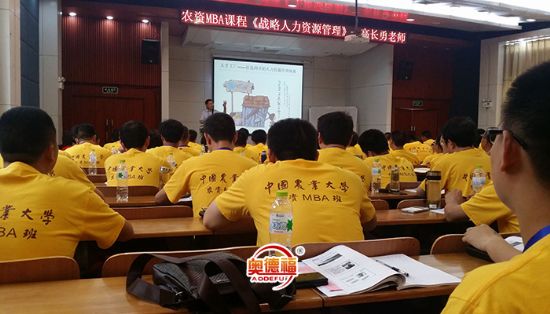 點(diǎn)擊查看詳細(xì)信息<br>標(biāo)題：總經(jīng)理在農(nóng)大學(xué)習(xí) 閱讀次數(shù)：7098